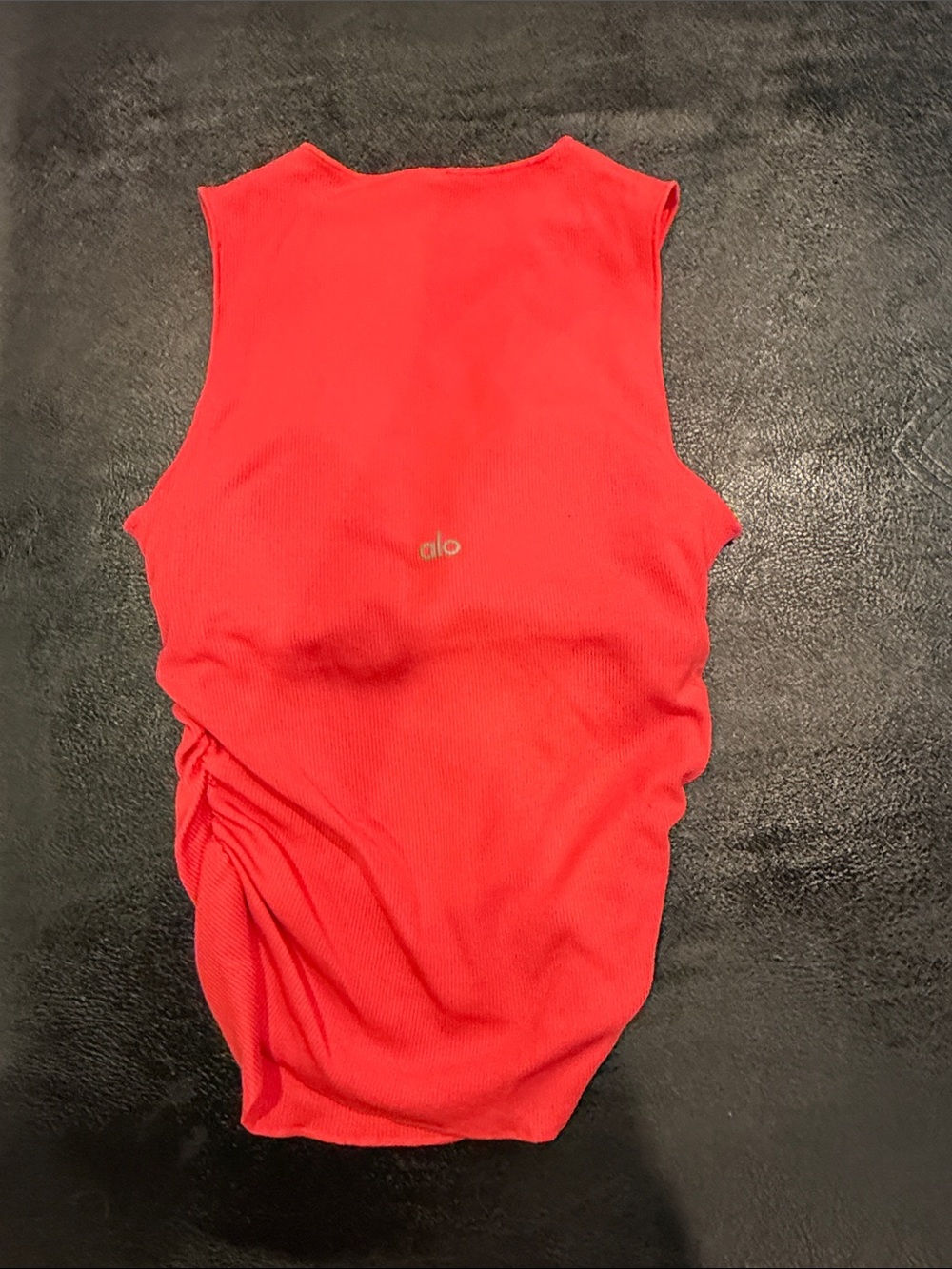ALO Yoga En Pointe Ribbed Sleeveless Tank in Candy Apple Red Size Small - Picture 3 of 3